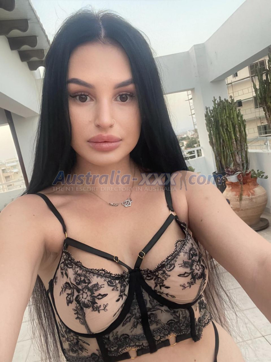 NIKA AND KIRA - 3540